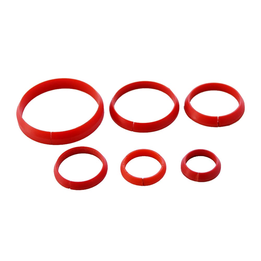 Rote Kunststoff-Ringe