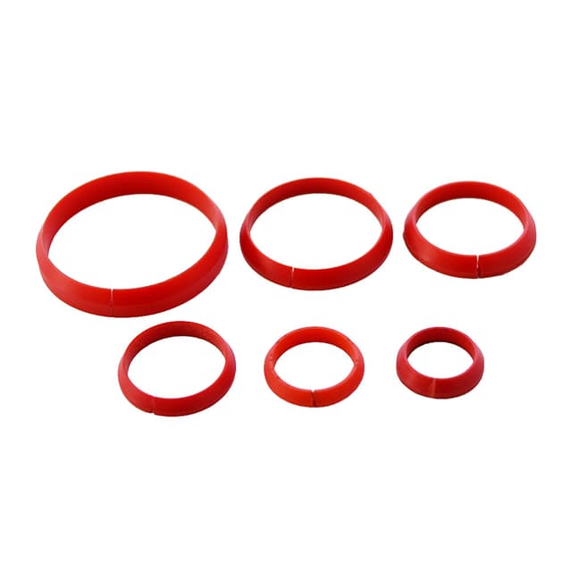 Rote Kunststoff-Ringe